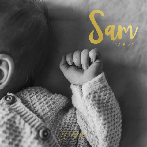 Minimalistisch geboortekaartje met newbornfoto en goudfolie